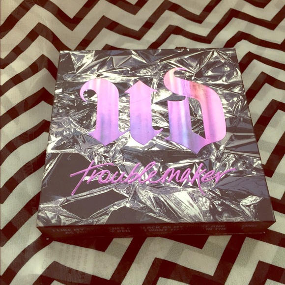 Urban Decay Troublemaker Eyeshadow Palette - Picture 1 of 4